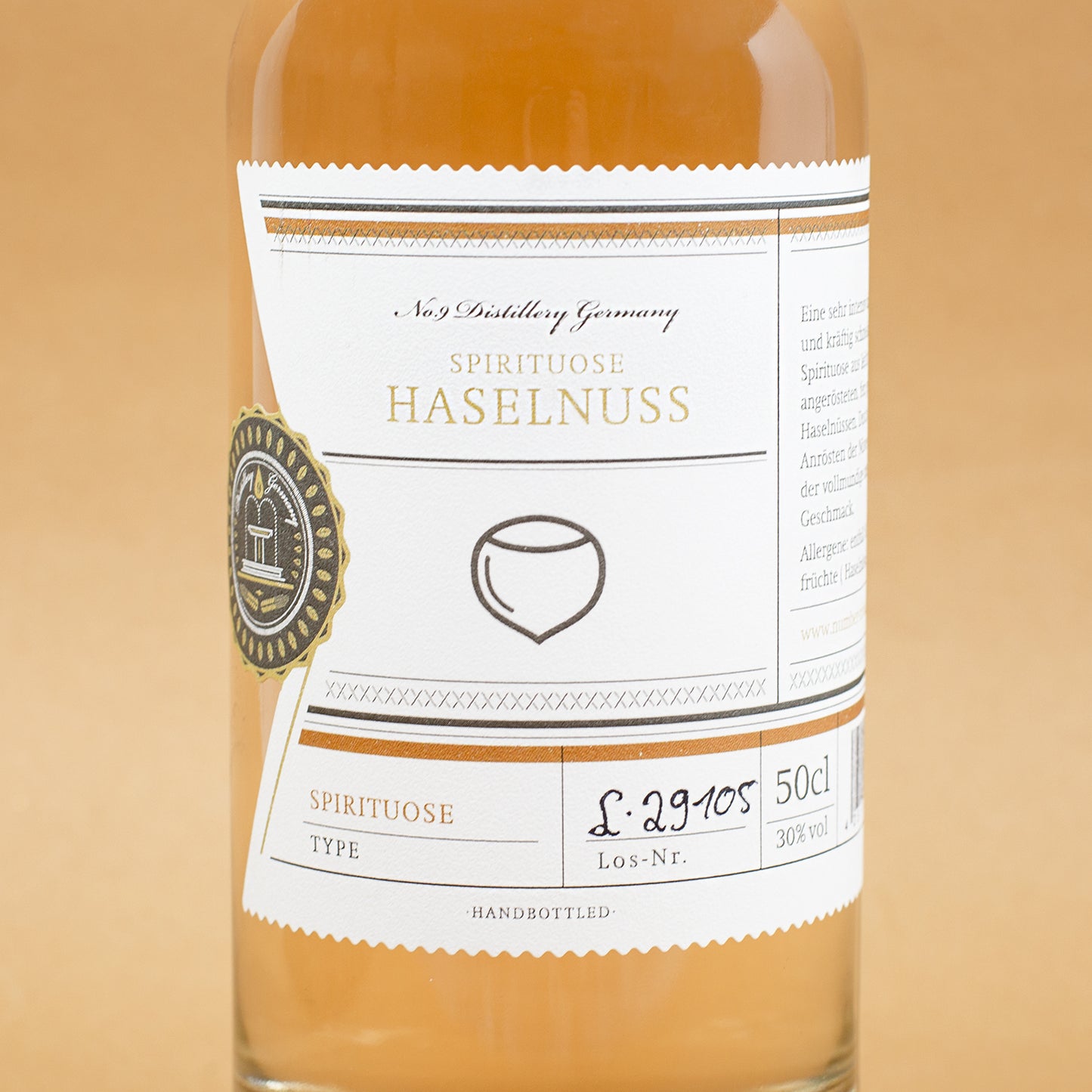 Etikett der Flasche Haselnussschnaps