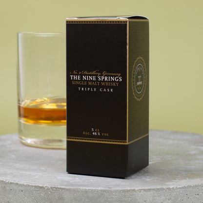 Geschenkbox The Nine Springs Triple Cask Whisky Miniatur 5 cl, 46 % vol.